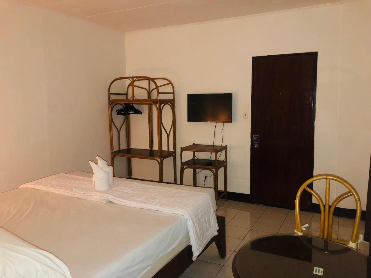 Matutina Pensionne Puerto Princesa Екстер'єр фото